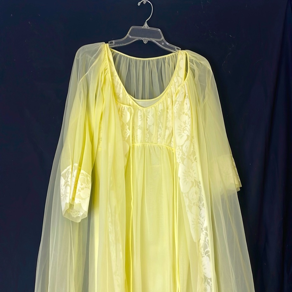 2 piece vintage yellow nighty